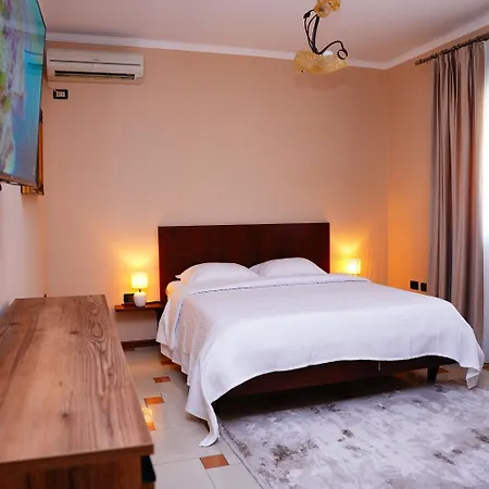 15 By Nam Nam ティラナ