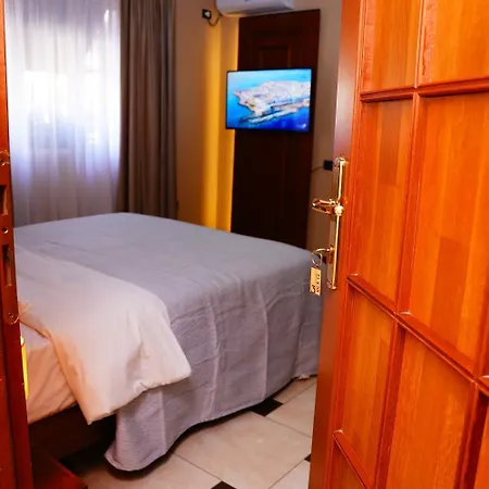 15 By Nam Nam ティラナ